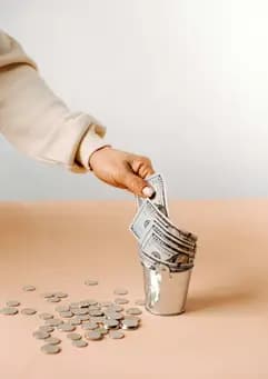 Ce înseamnă o dobândă care scade (sau crește) și cum îți afectează creditul - ipotecare.ro blog